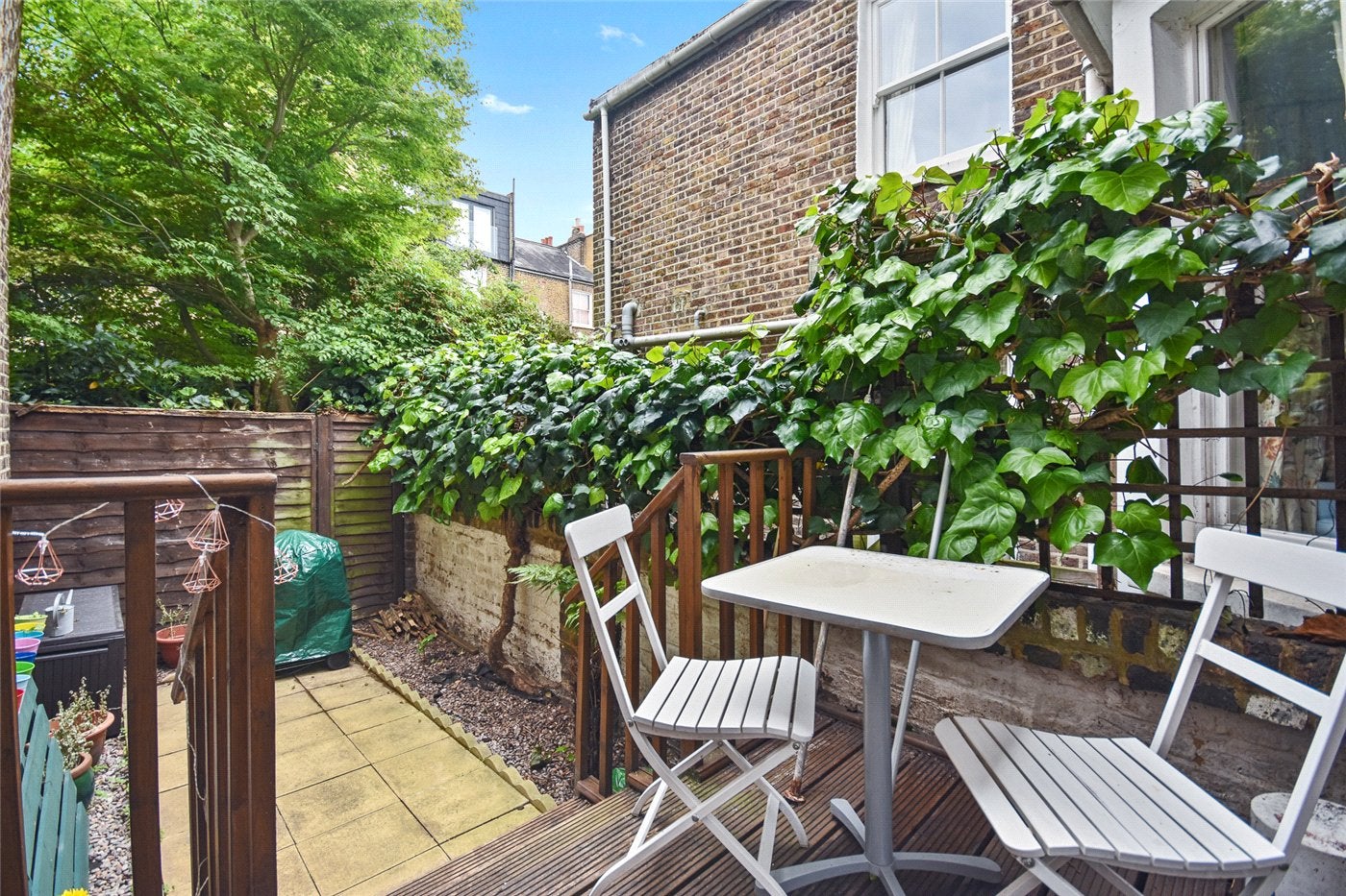 Flat Godolphin Road in Greater London