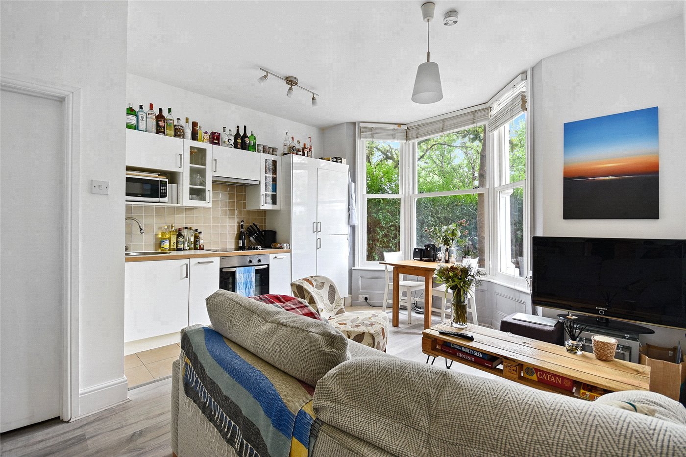 Flat Godolphin Road in Greater London
