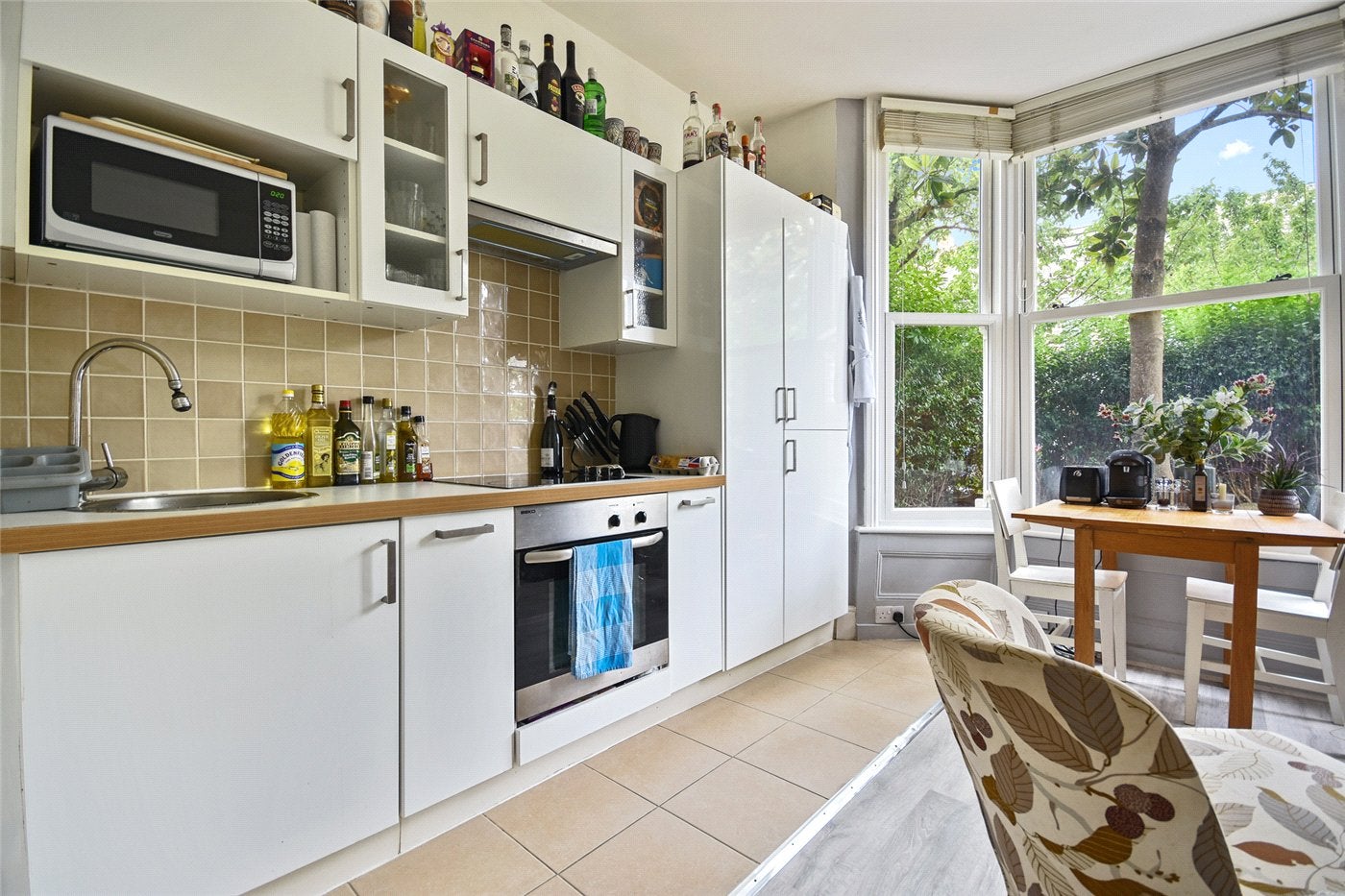 Flat Godolphin Road in Greater London