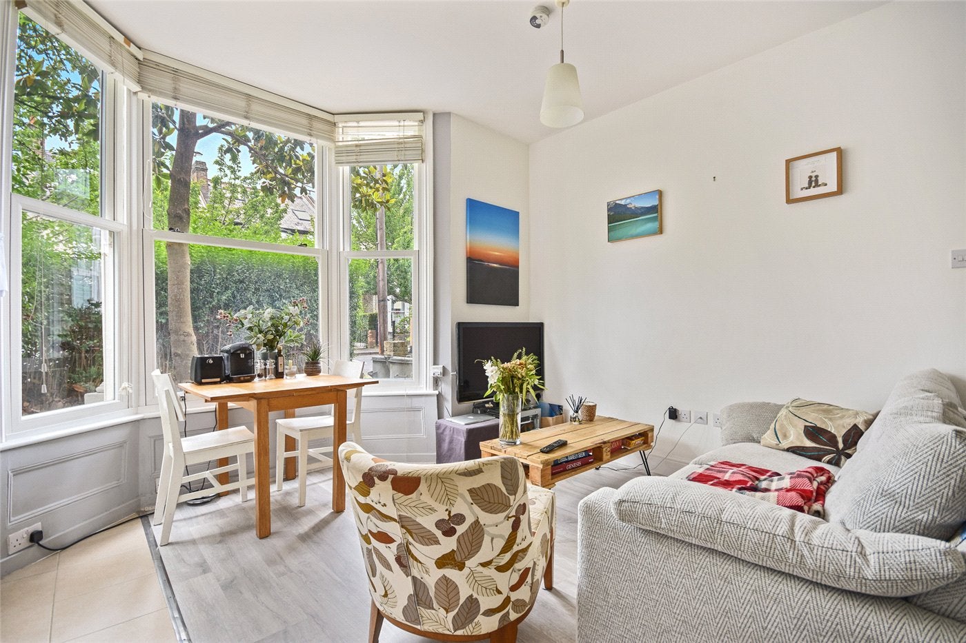 Flat Godolphin Road in Greater London
