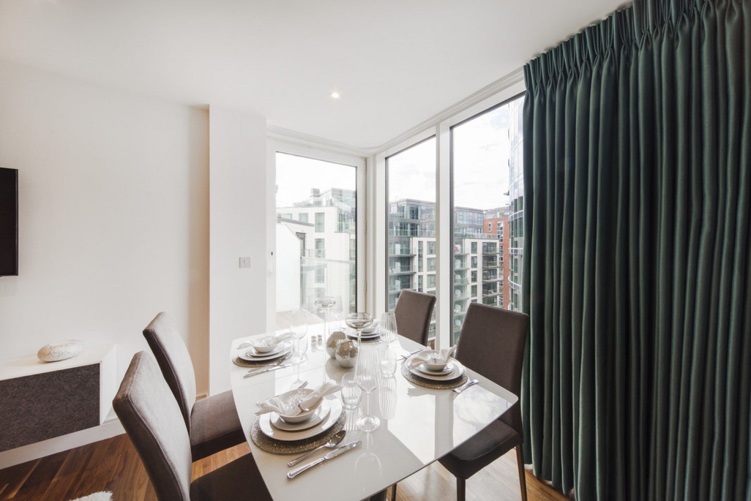 Flat Juniper Drive in Greater London