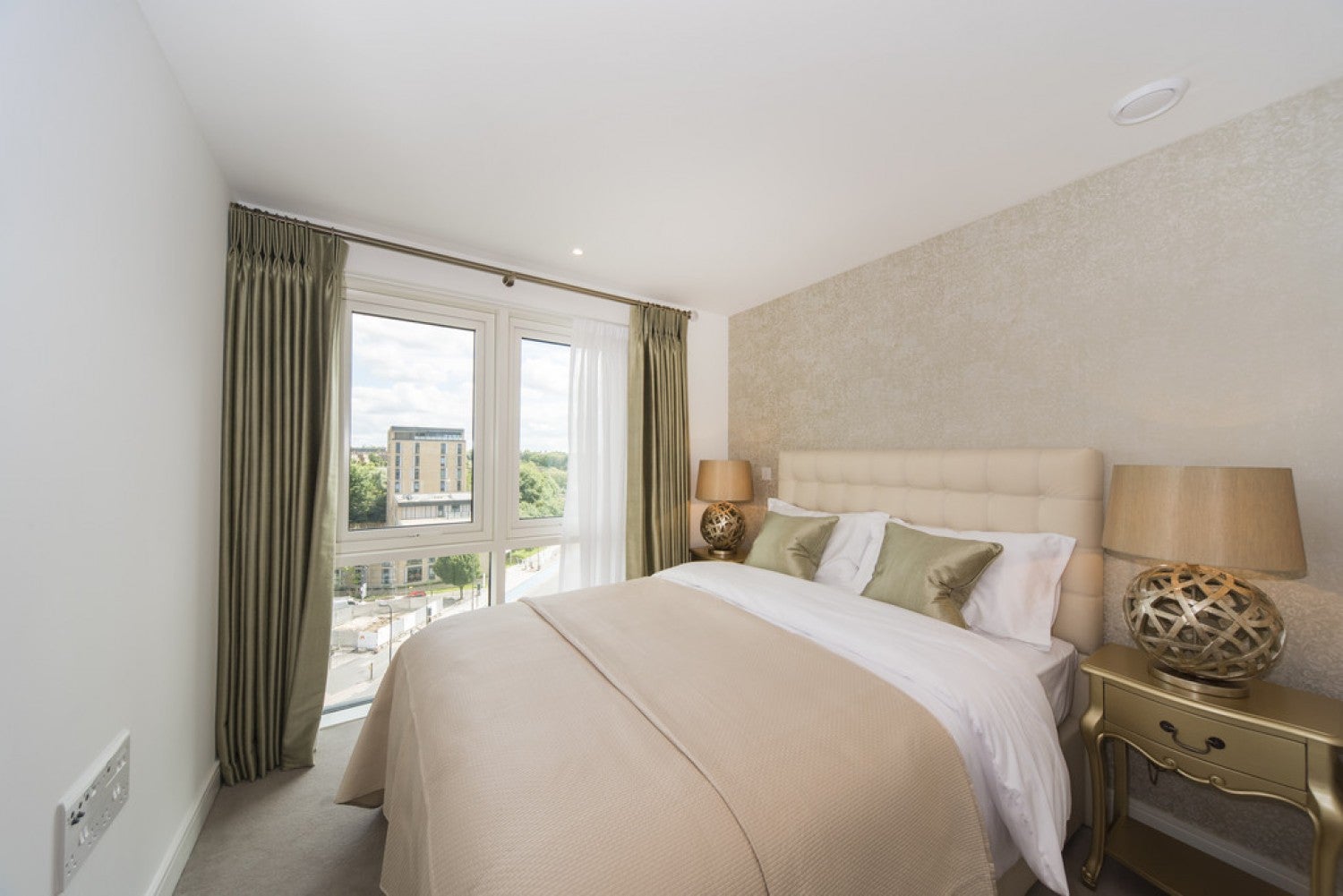 Flat Juniper Drive in Greater London