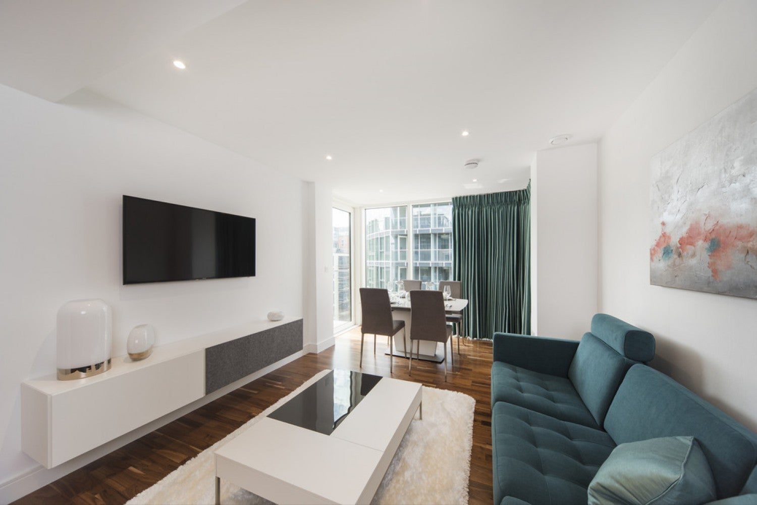 Flat Juniper Drive in Greater London