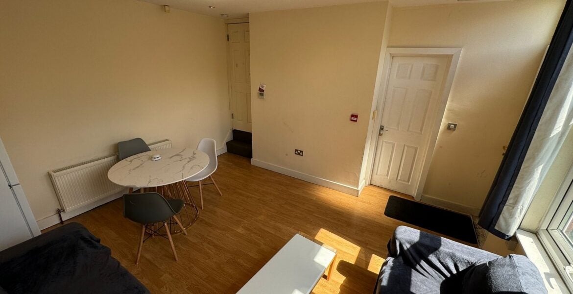Flat Norman Mount in Leeds