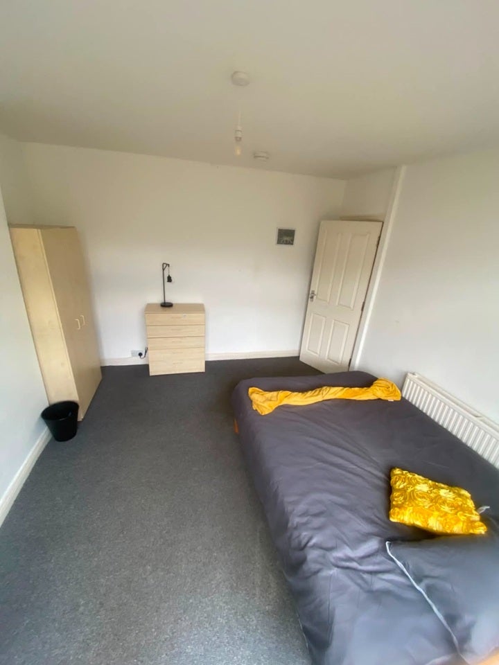 Room Muller Road in Bristol