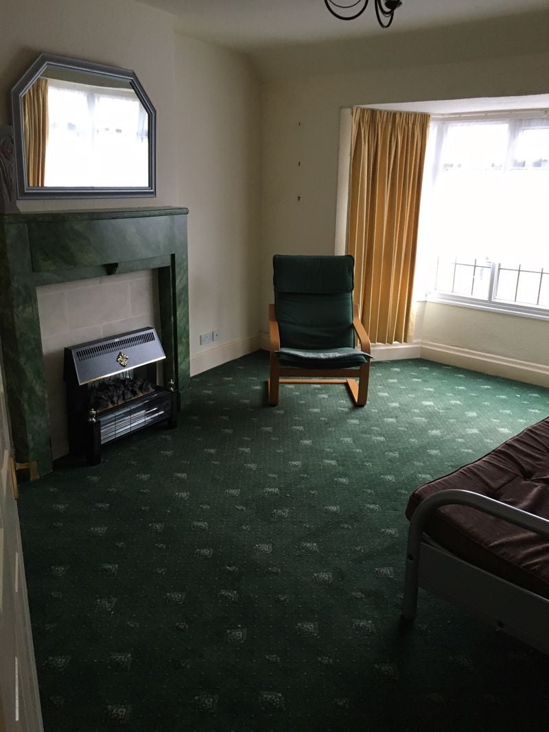 Flat Yardley Wood Road in Birmingham