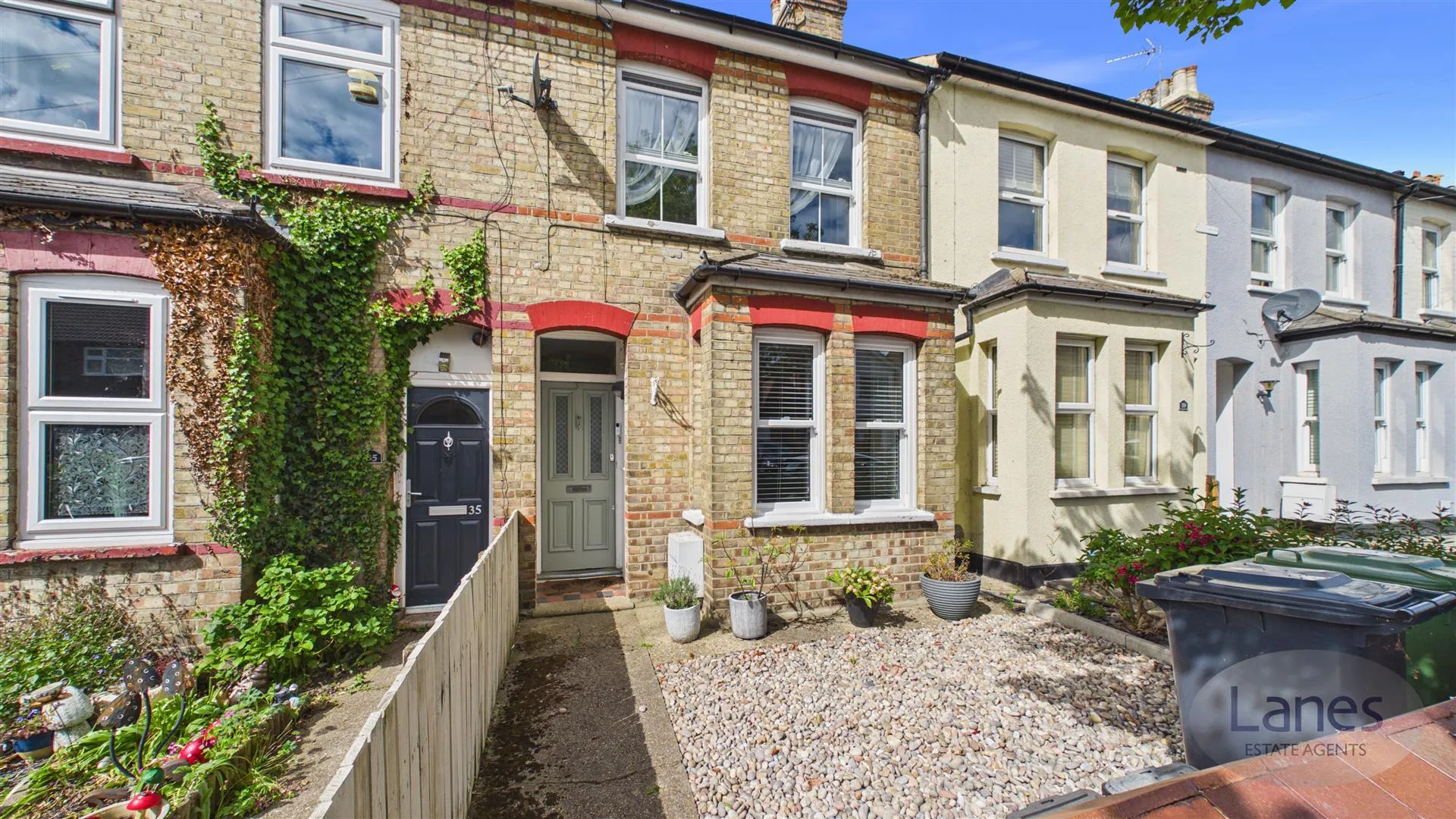 House Lordship Road in Broxbourne