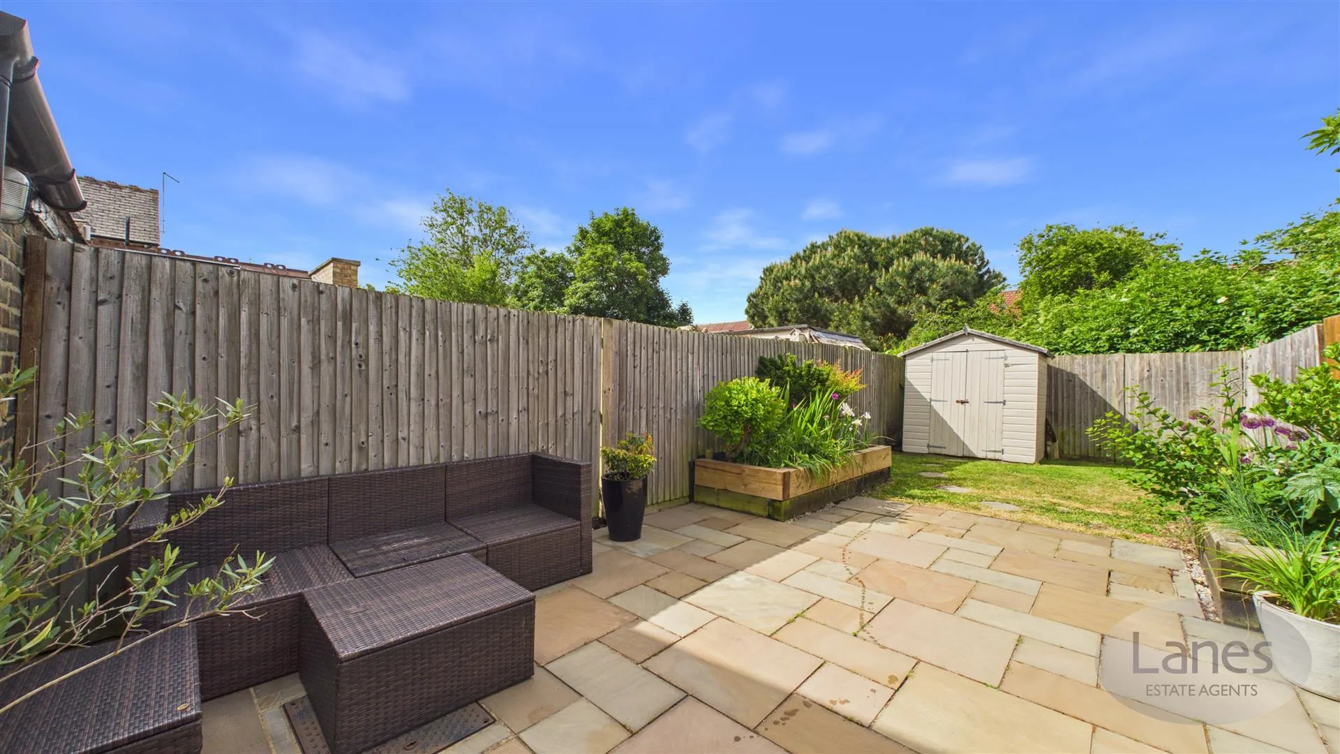 House Lordship Road in Broxbourne