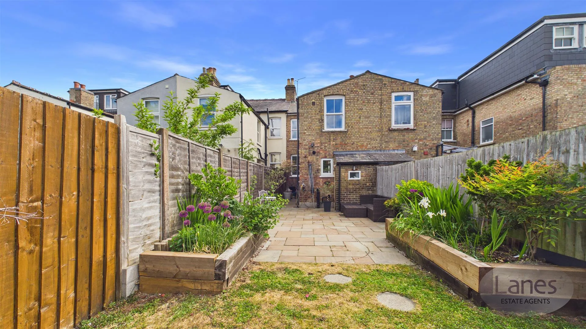 House Lordship Road in Broxbourne