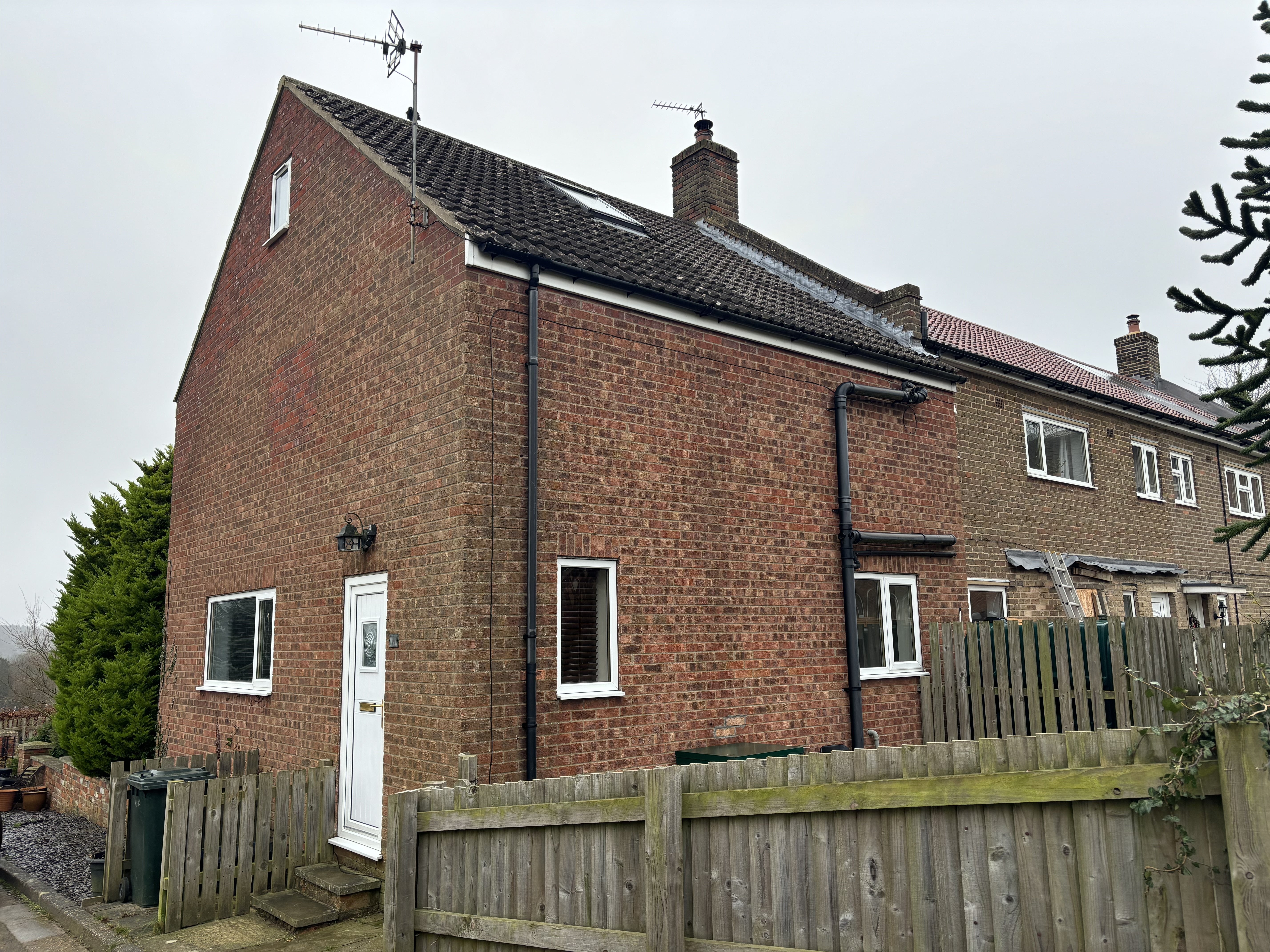 House Holmes Crescent in Welburn