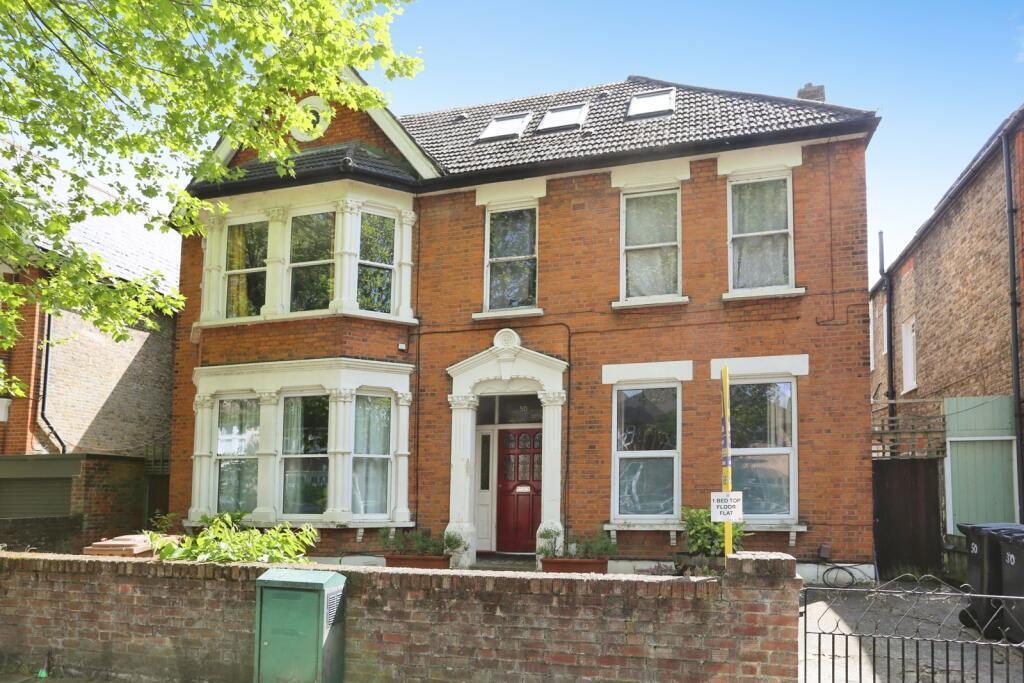 Flat Inchmery Road in Greater London