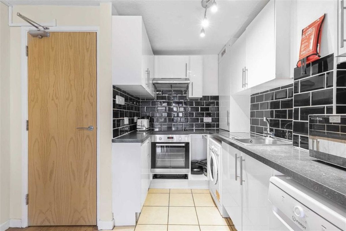 Flat Discovery Walk in Greater London