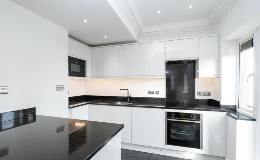 Flat Park Crescent in City of Westminster