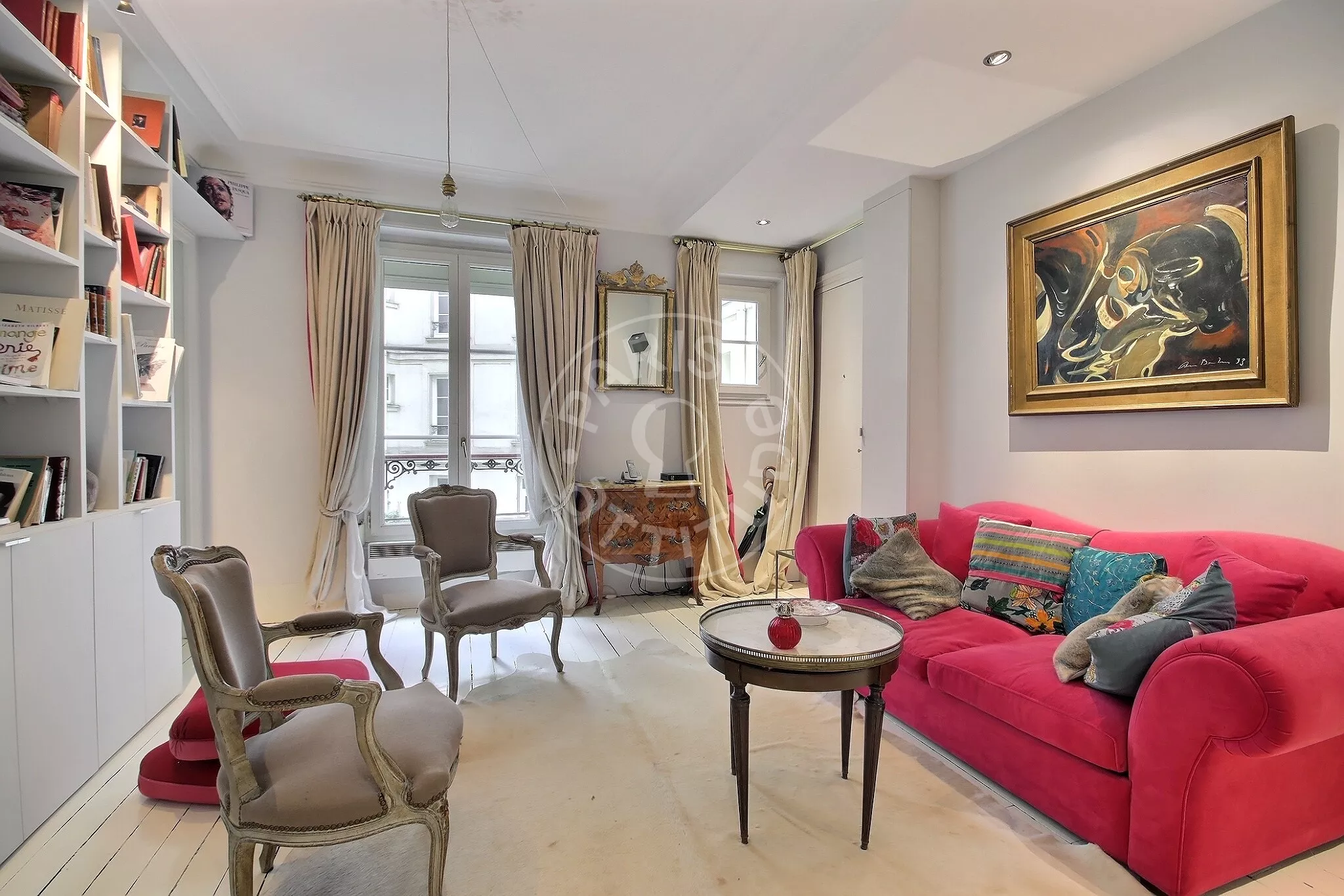 Flat Rue Eugène Sue in Paris