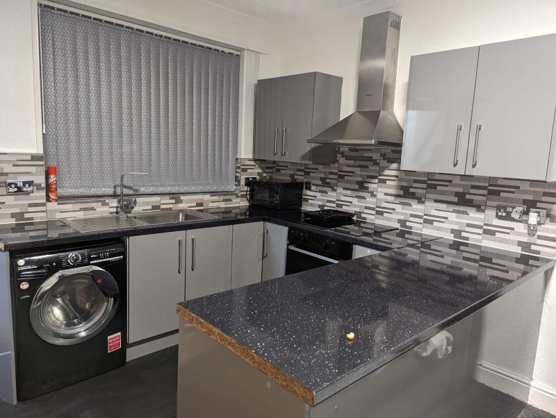 Room Bustleholme Lane in Sandwell