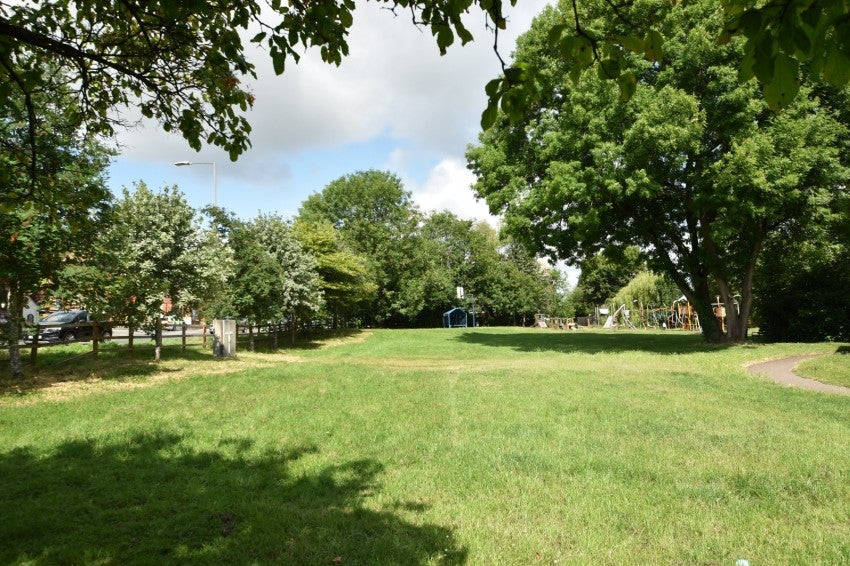 Flat Treadaway Tech Centre in Loudwater