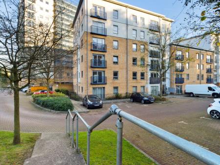 Flat Priestley Road in Basingstoke and Deane