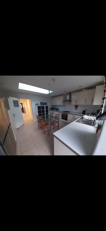 Room Beaulieu Close in Greater London