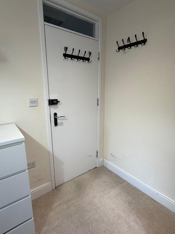 Room Beaulieu Close in Greater London