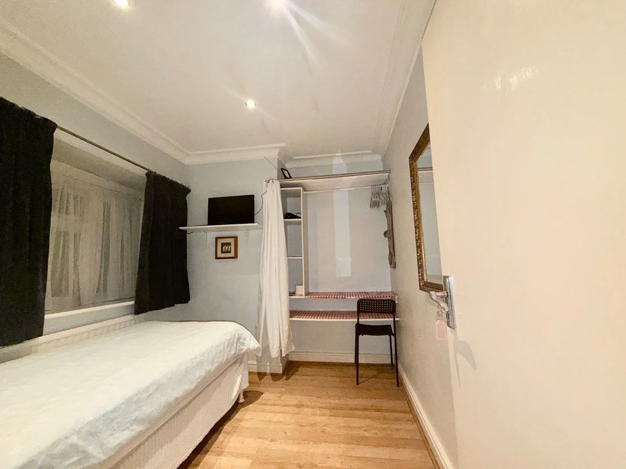 Room Bentley Drive in Greater London