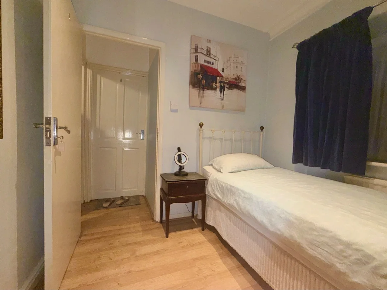 Room Bentley Drive in Greater London