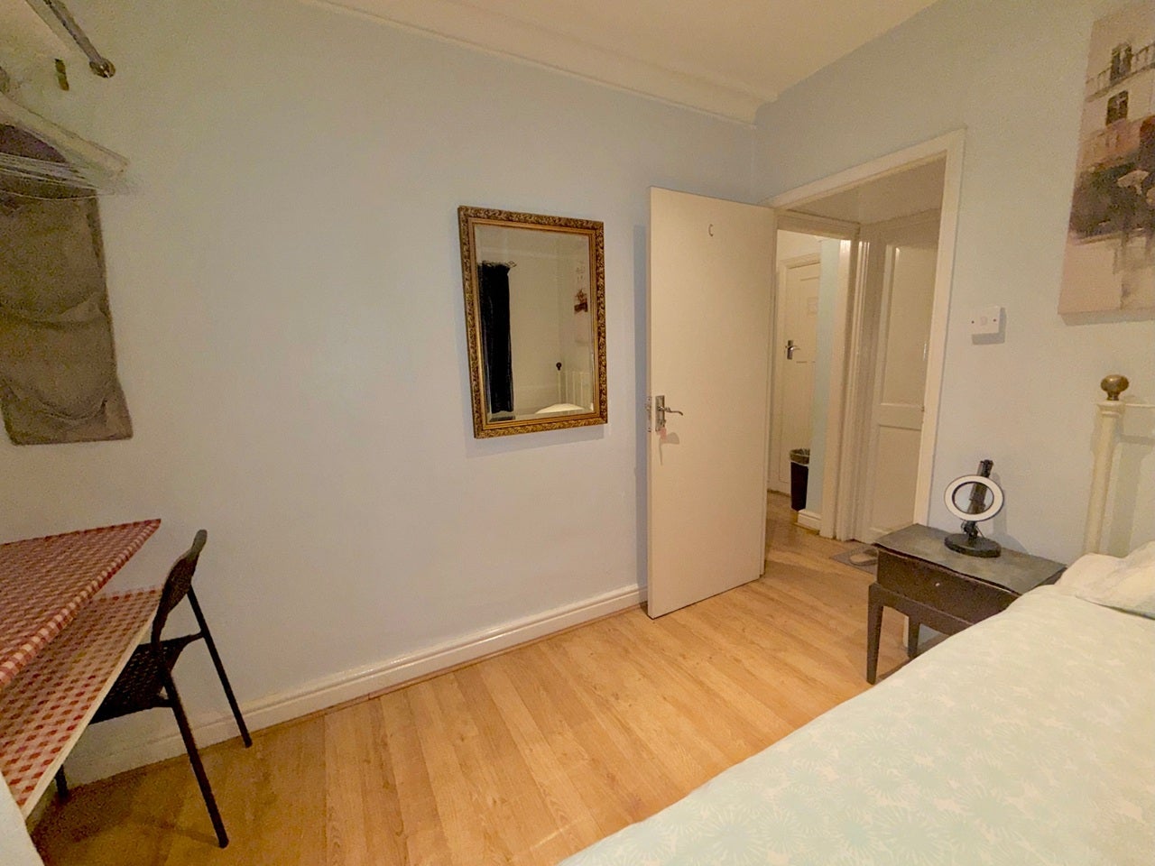 Room Bentley Drive in Greater London