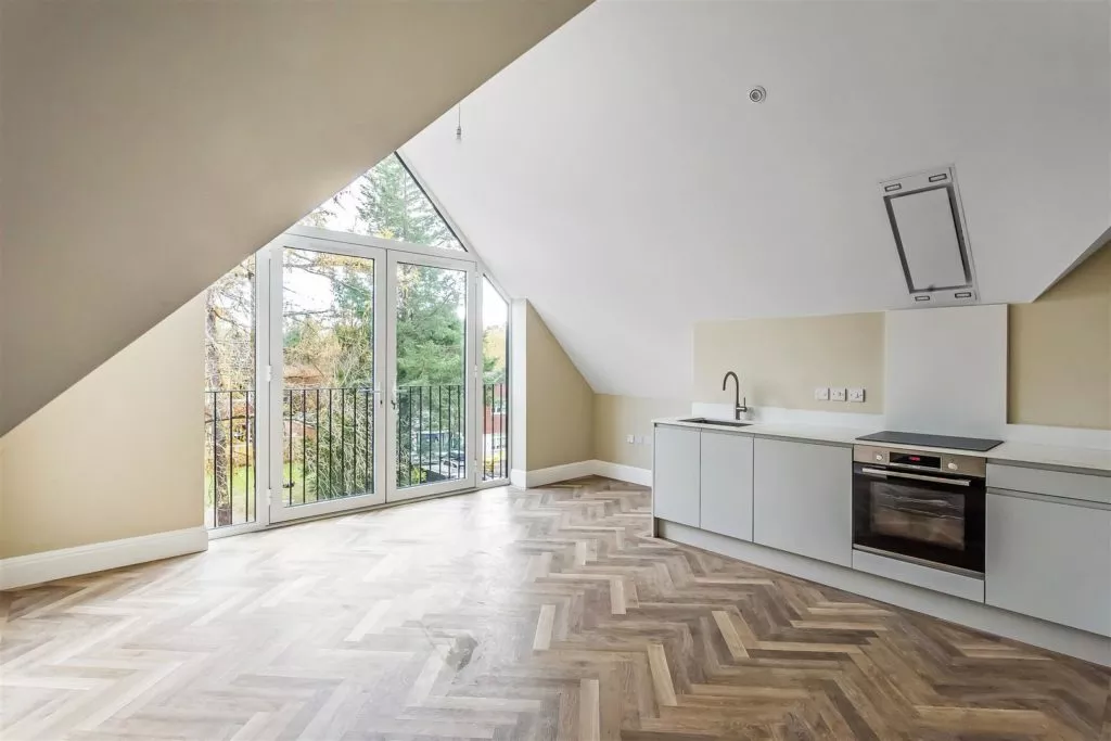 Flat Parker's Hill in Mole Valley