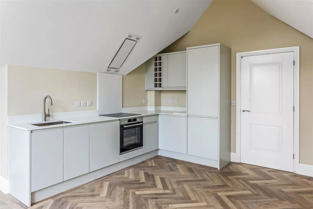Flat Parker's Hill in Mole Valley