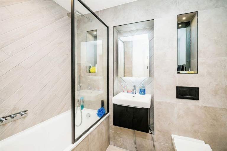 Flat Rockley Crescent in Barnsley