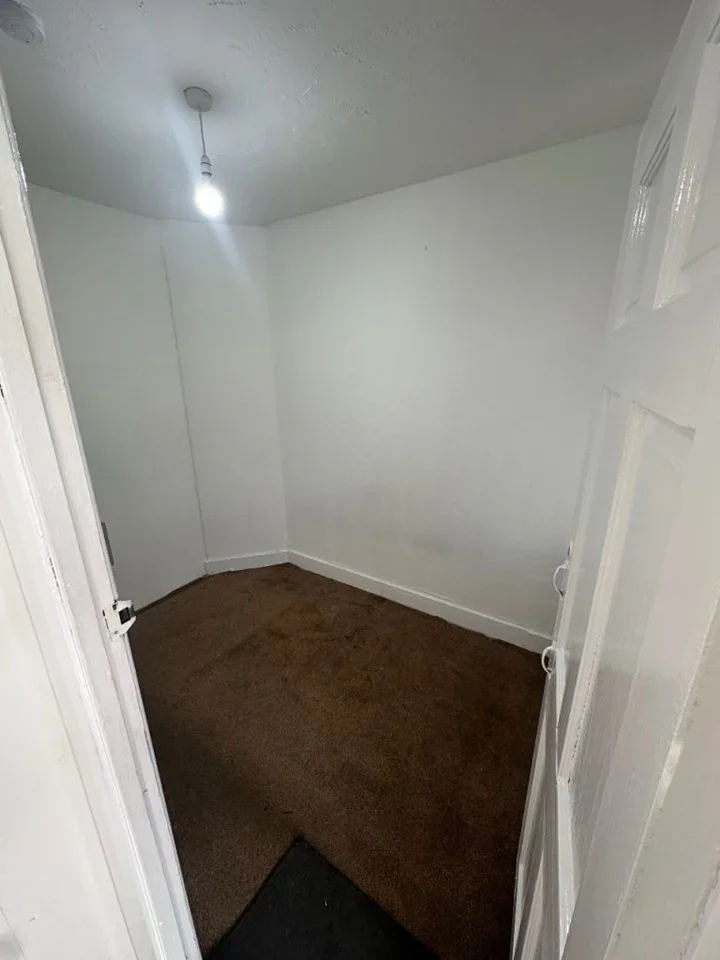 Room Neville Road in Greater London