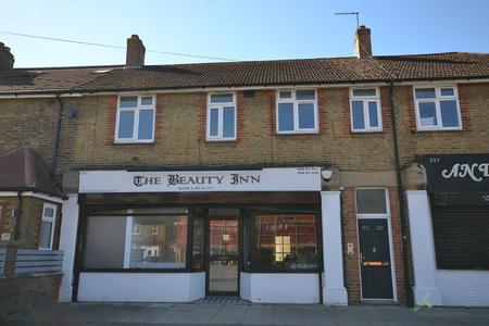 Flat Haselbury Road in Greater London