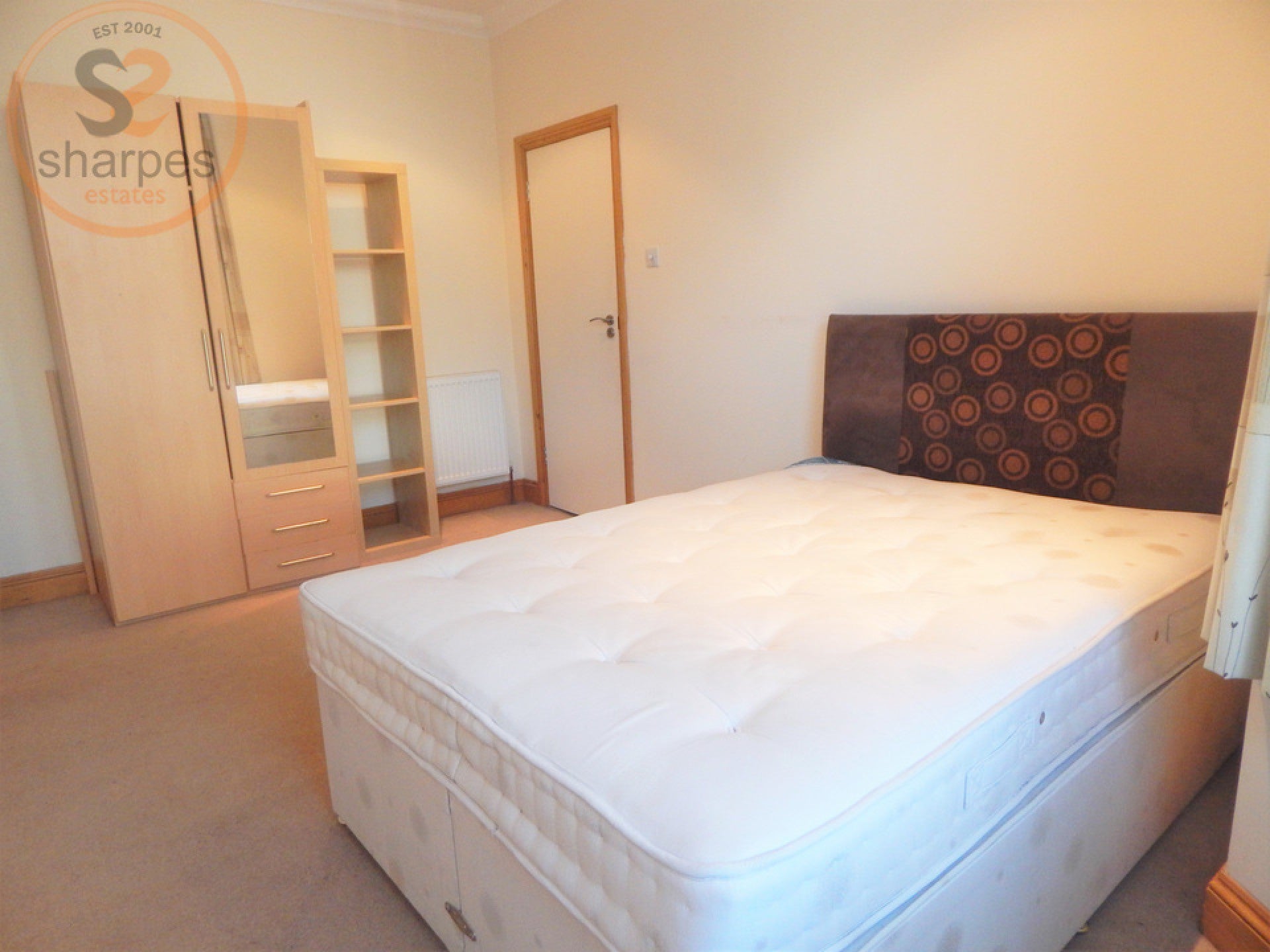 Room Robinson Road in Greater London