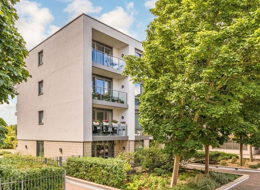 Flat Great West Road in Greater London