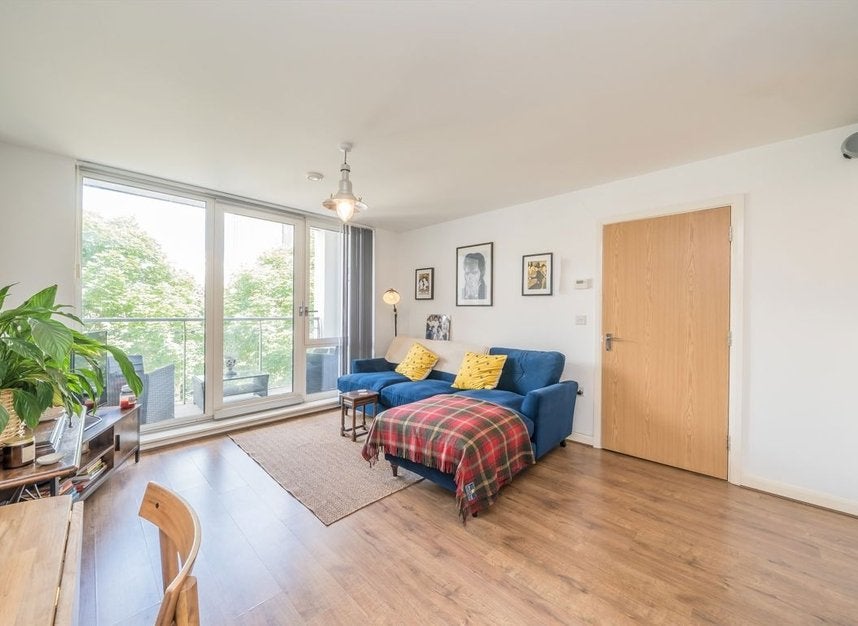 Flat Great West Road in Greater London