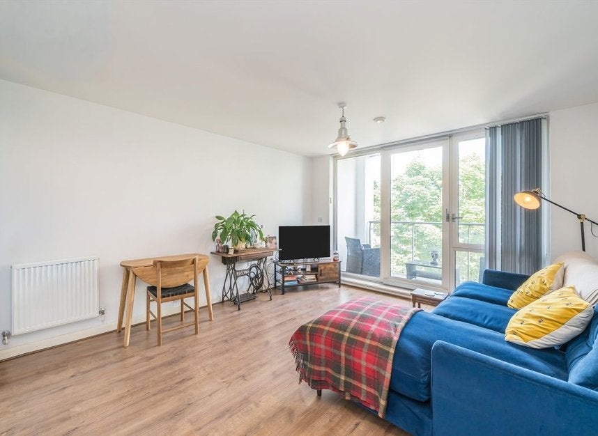Flat Great West Road in Greater London