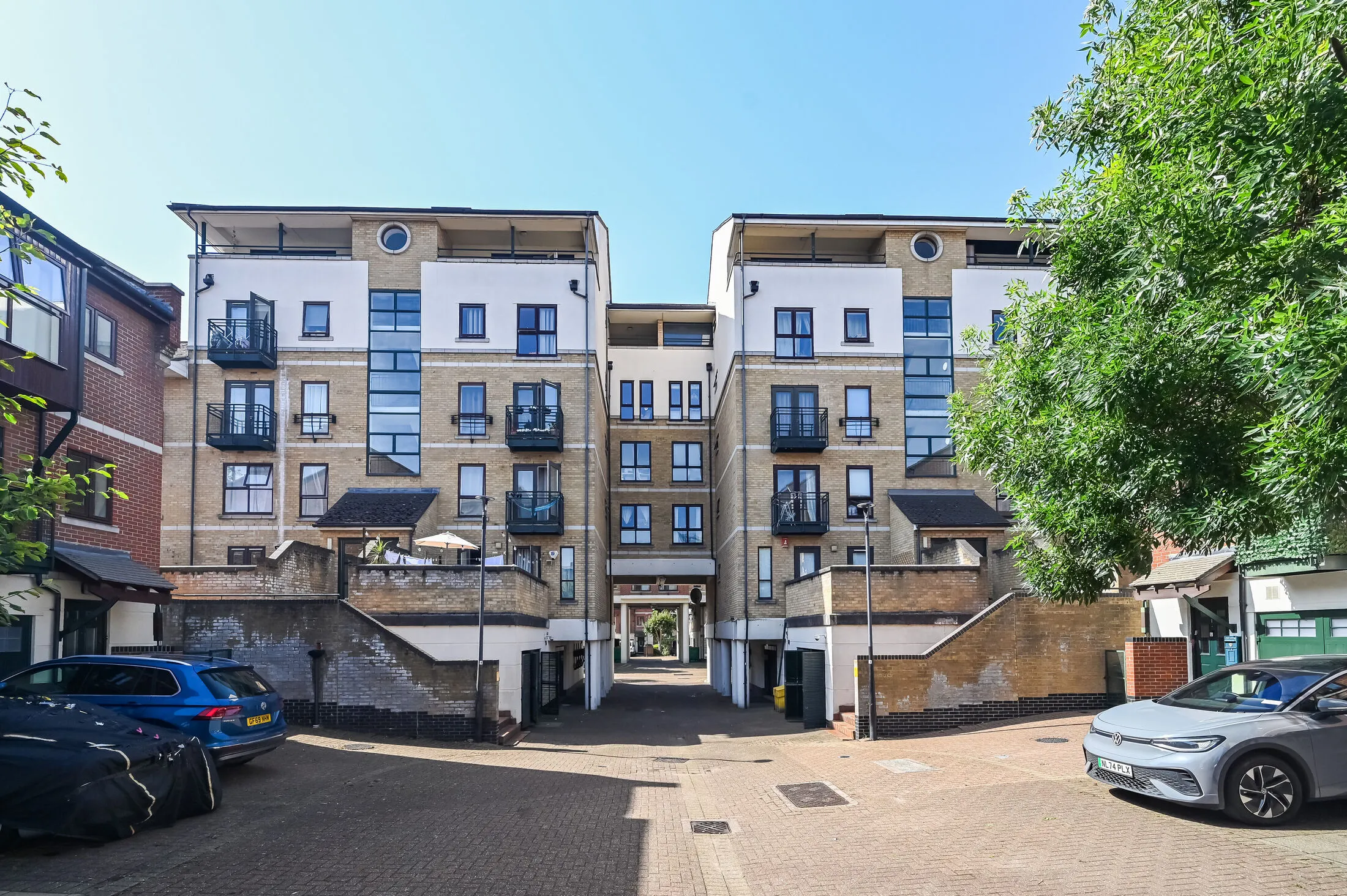 Flat Wesley Avenue in Greater London