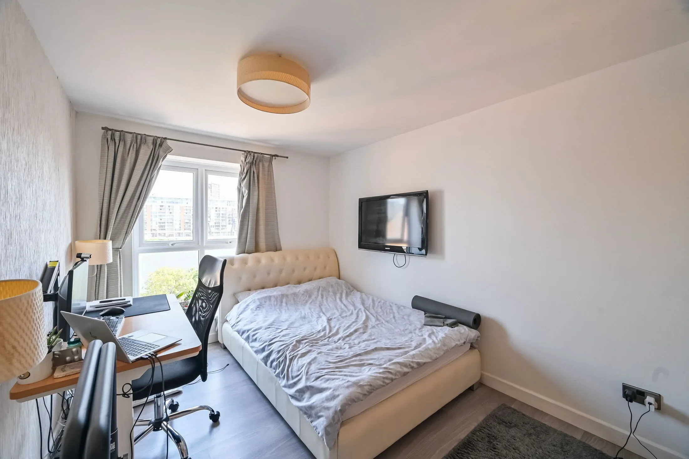 Flat Wesley Avenue in Greater London