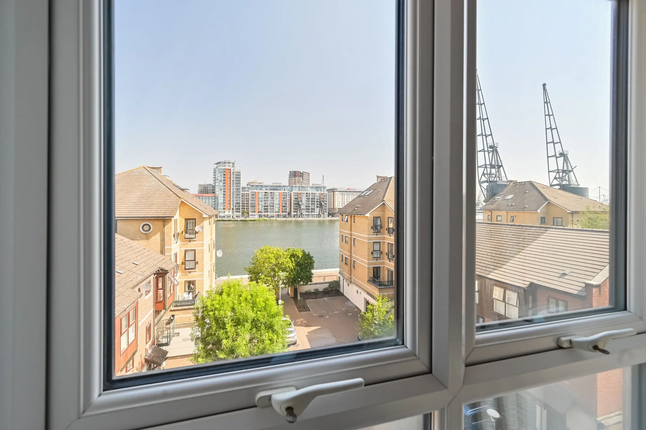Flat Wesley Avenue in Greater London