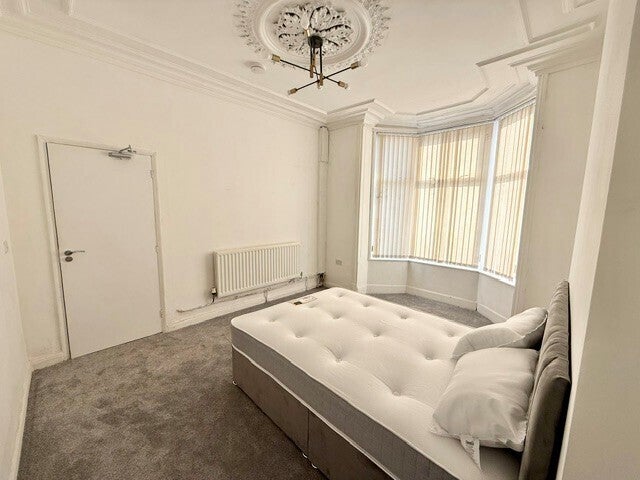 Room Walthall Street in Crewe