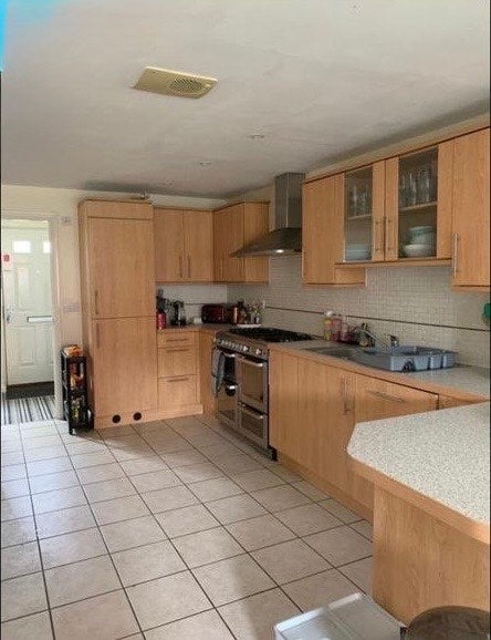 Room Beatrix Place in Bristol