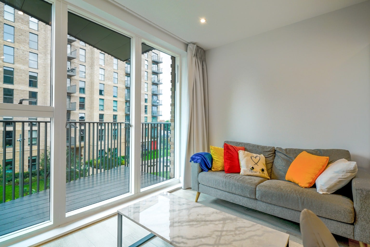Flat Bristol Way in Slough
