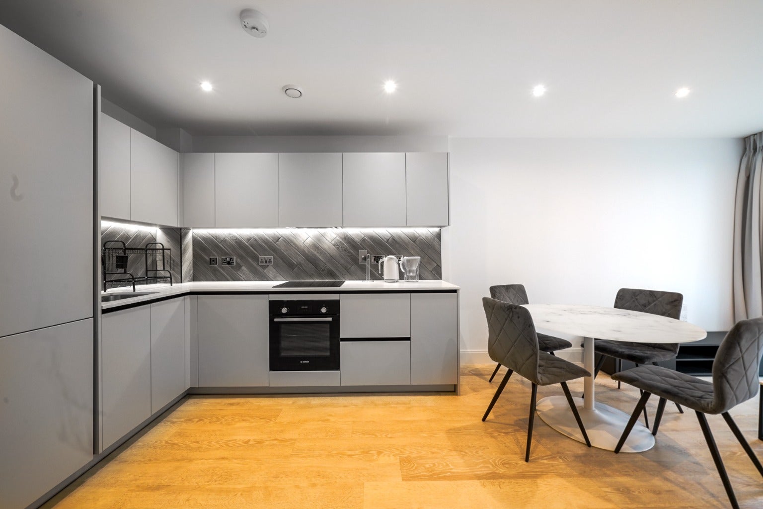 Flat Bristol Way in Slough