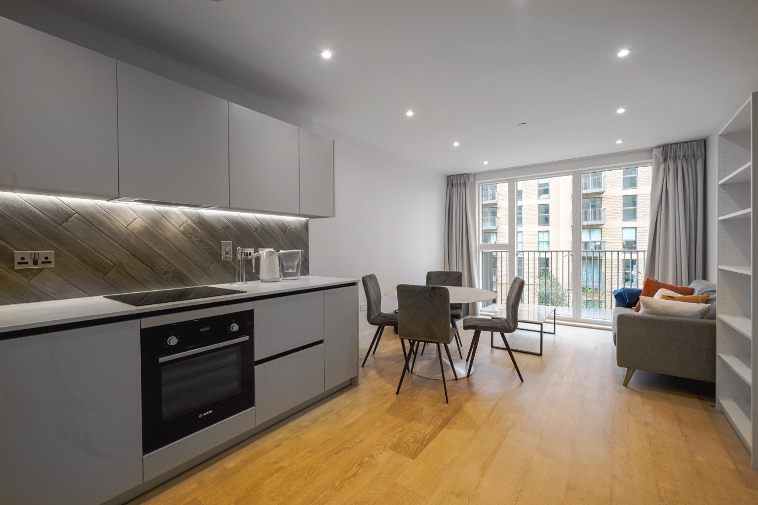 Flat Bristol Way in Slough