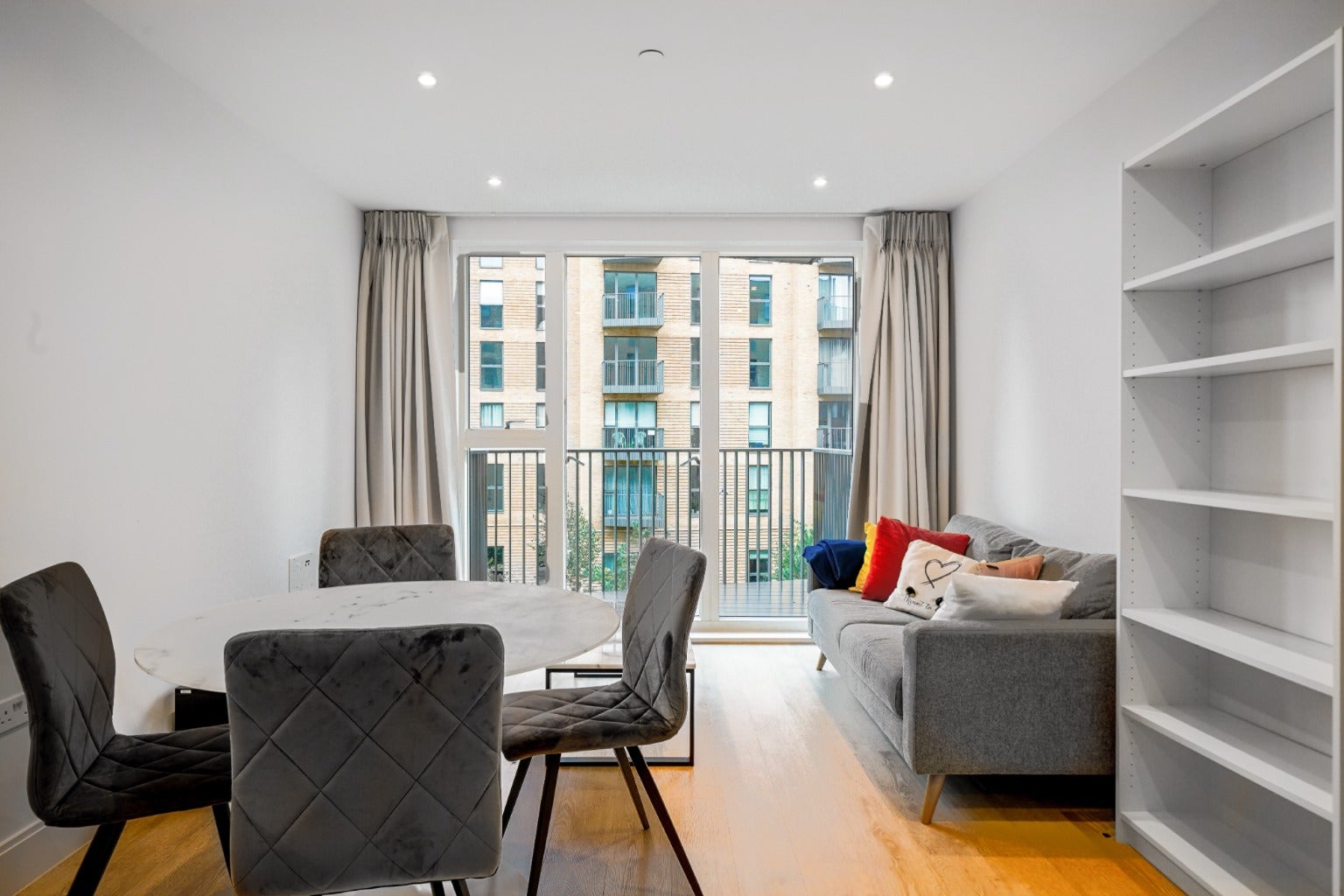 Flat Bristol Way in Slough