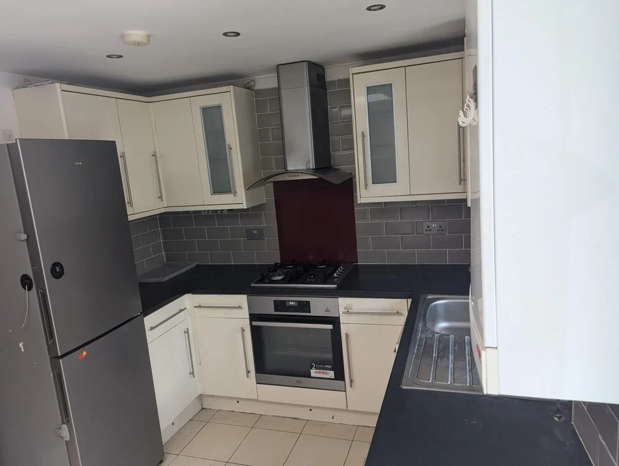 Flat Springwood Way in Greater London