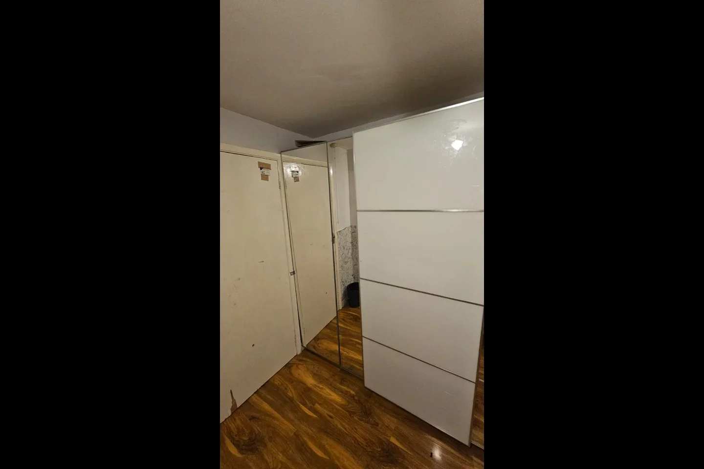 Flat Springwood Way in Greater London
