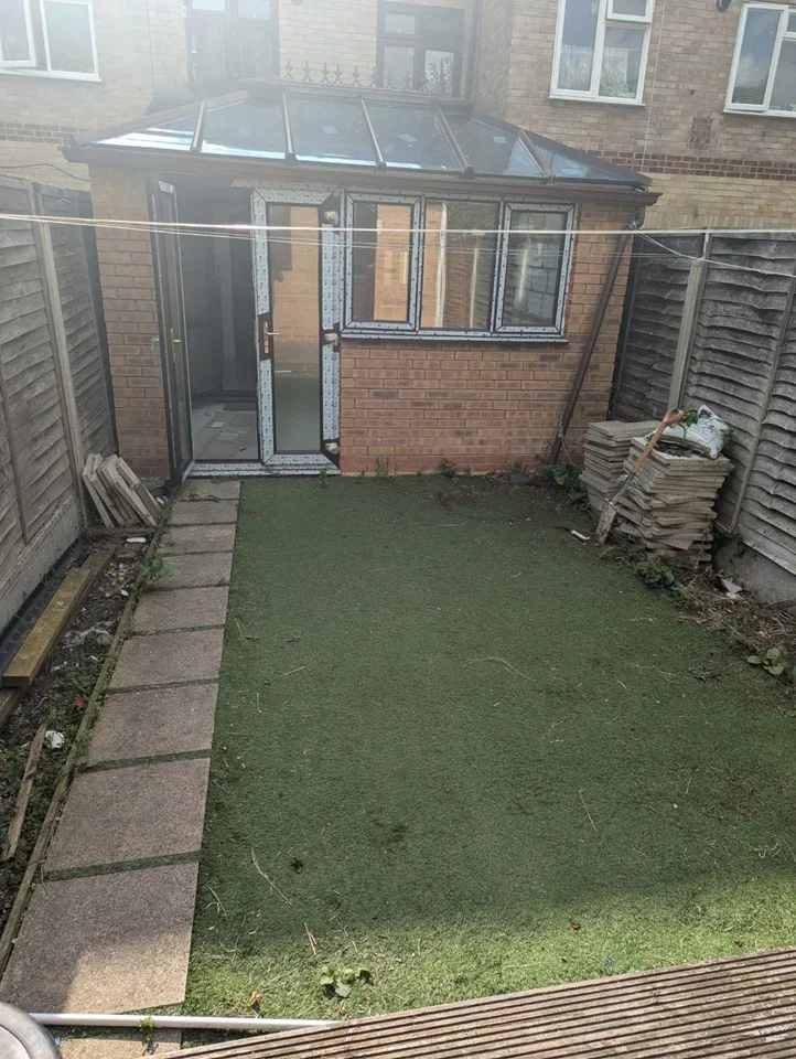 Flat Springwood Way in Greater London