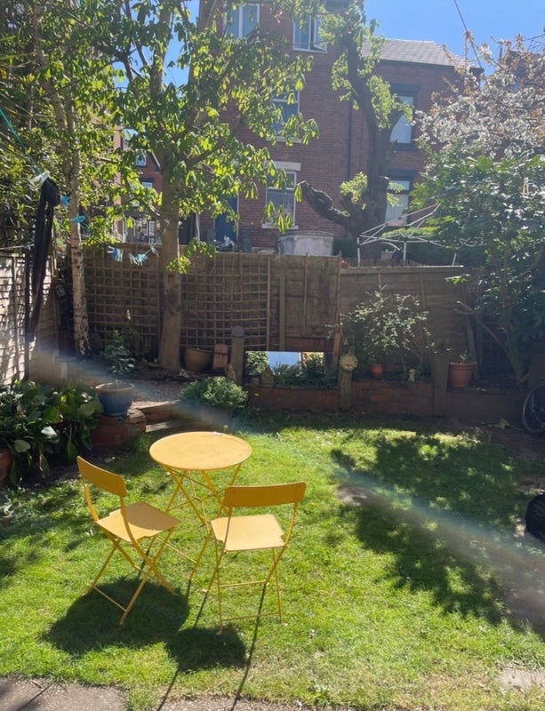 Room Markham Avenue in Leeds