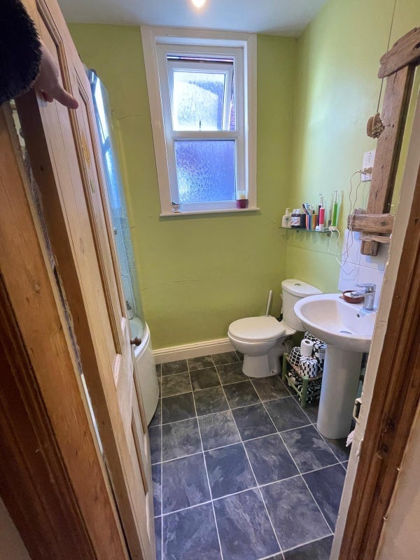 Room Markham Avenue in Leeds