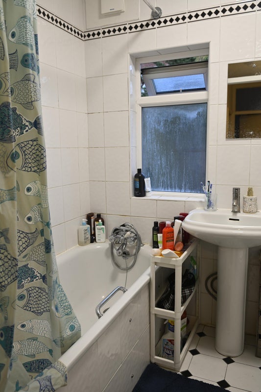Room Quemerford Road in Greater London